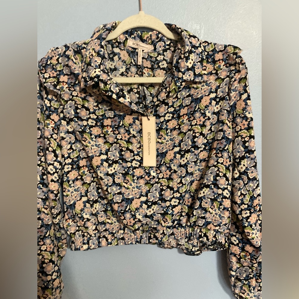 BCBG Cute women’s top!